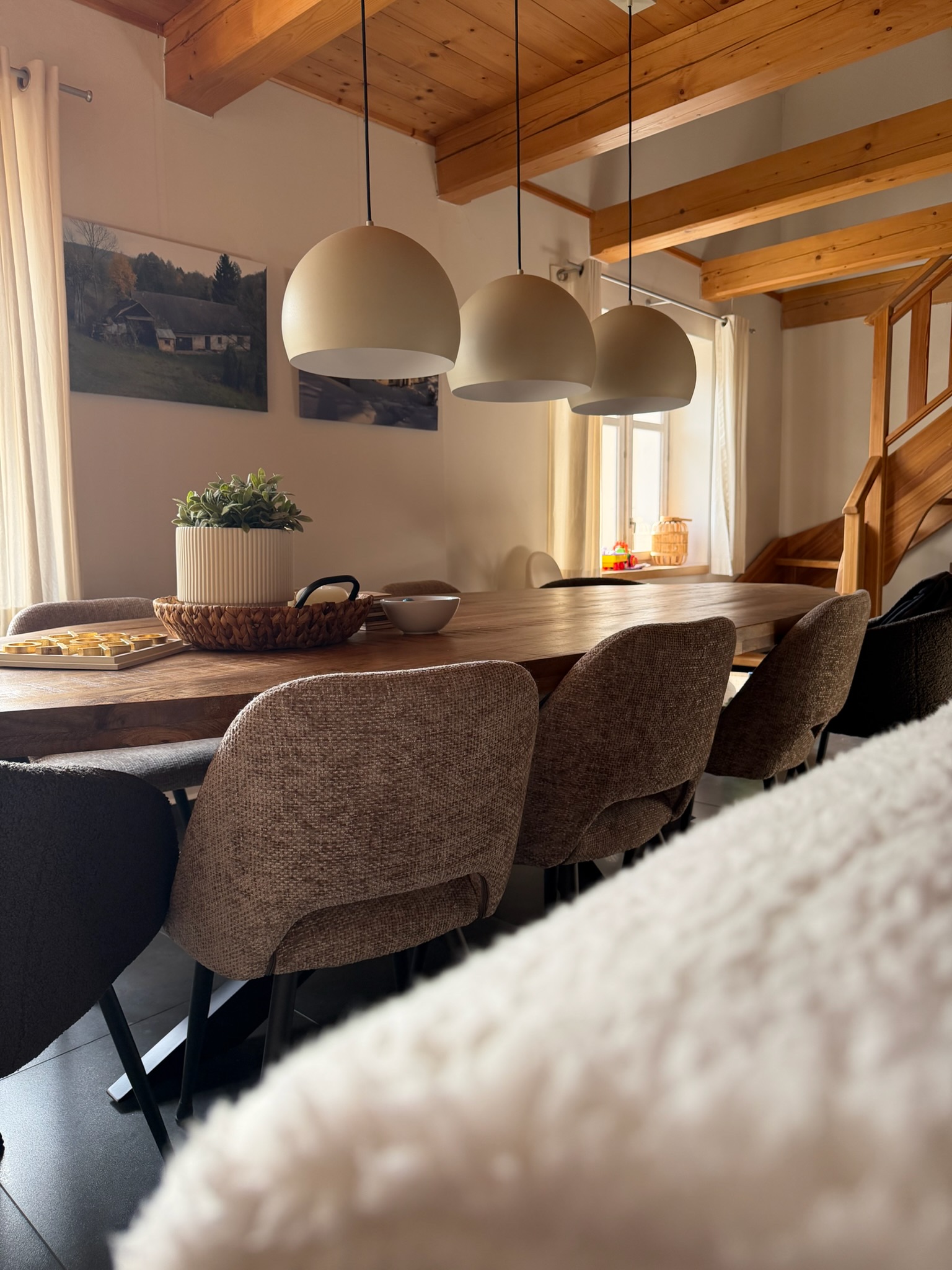 Lange eettafel bij everpine mountain lodge in tsjechie